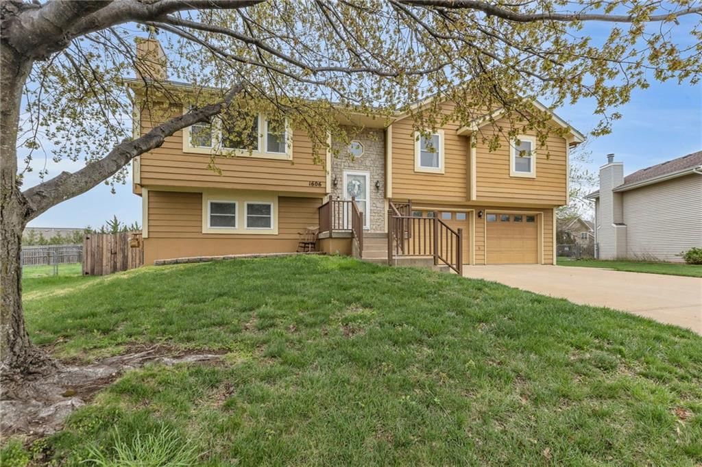 1606 W Pelham Path — photo 3