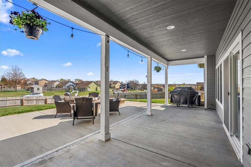 2622 S Fir Terrace — photo 32