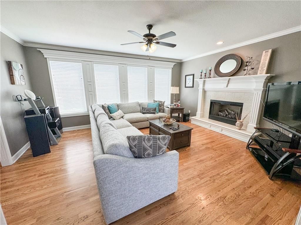 305 SE Sumpter Drive — photo 2