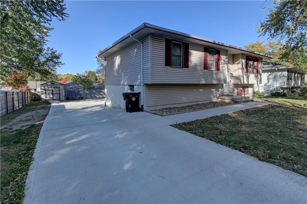1509 Lawndale Avenue — photo 3