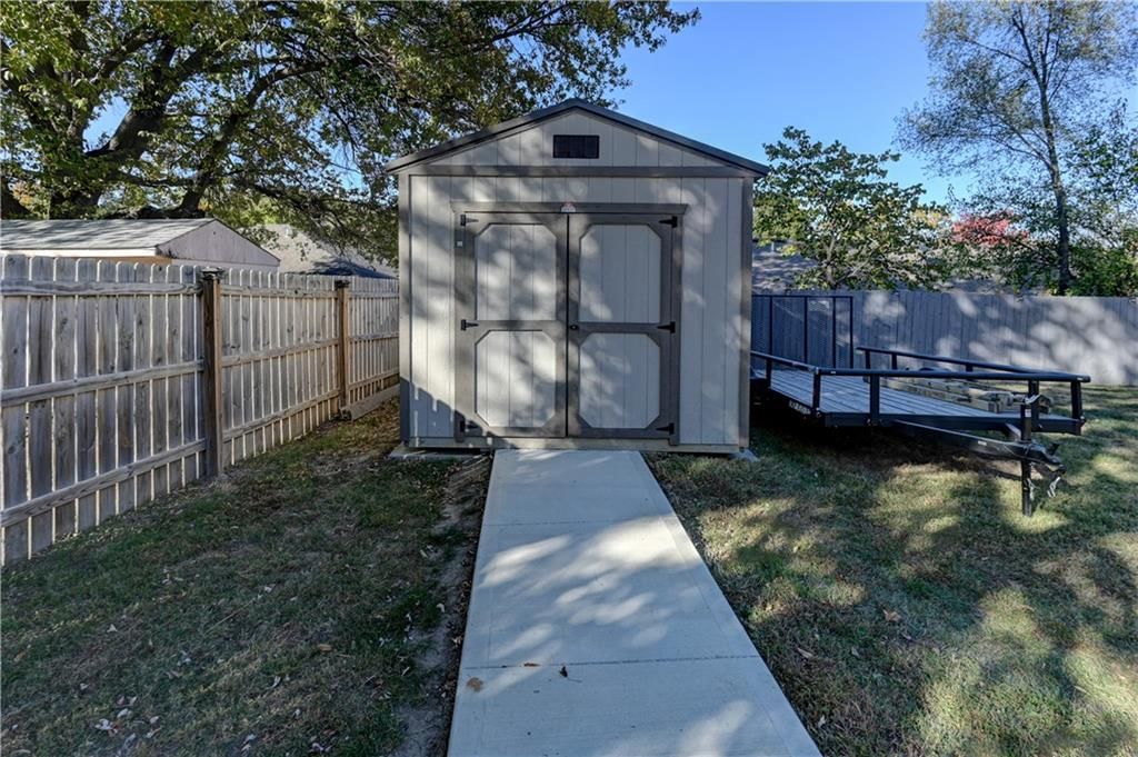 1509 Lawndale Avenue — photo 5