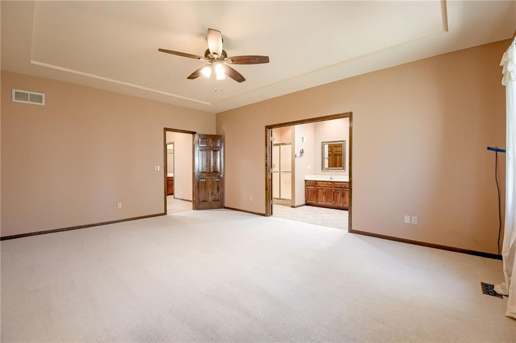 652 BUTTERNUT Lane — photo 14