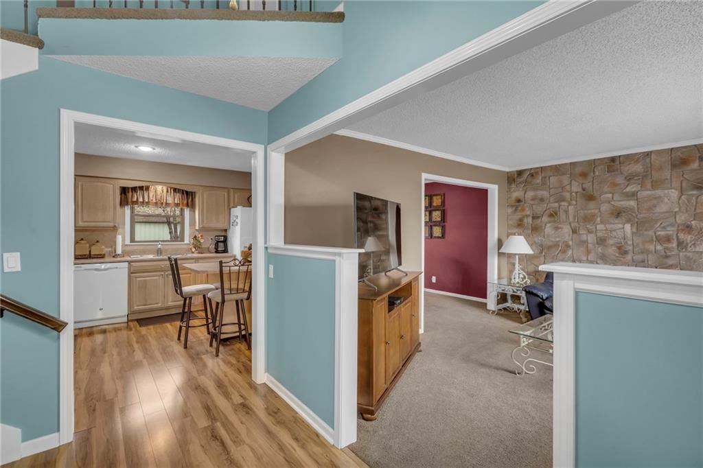 15205 S Locust Street — photo 4
