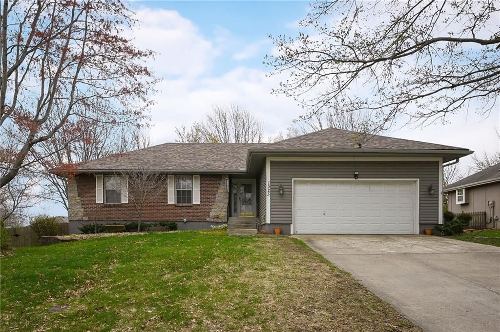 1323 NE Ridgeview Drive — photo 2