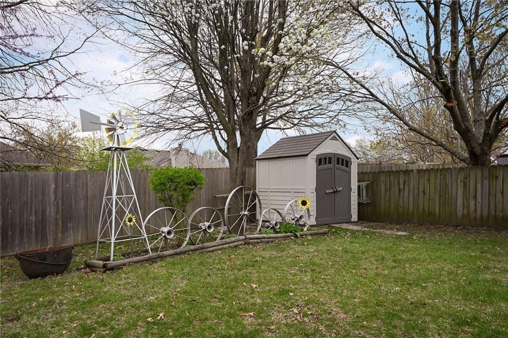 1323 NE Ridgeview Drive — photo 21
