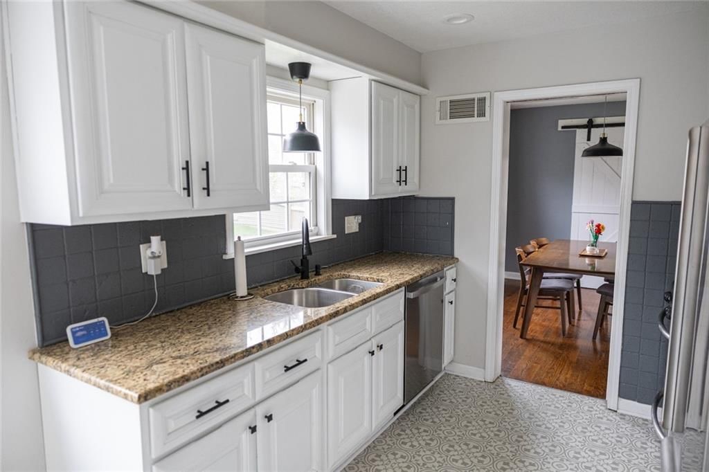 216 W 70th Terrace — photo 11