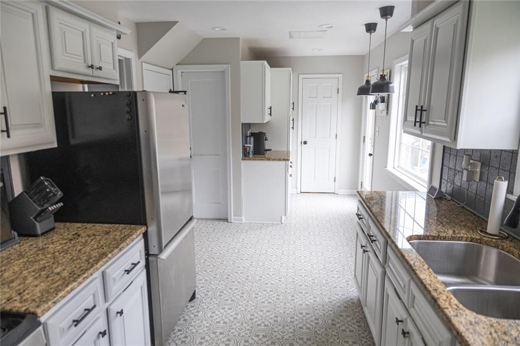 216 W 70th Terrace — photo 12