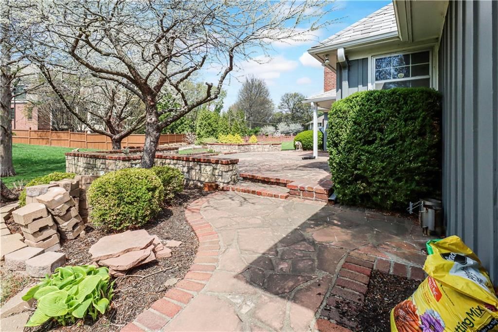 8544 Roe Avenue — photo 48