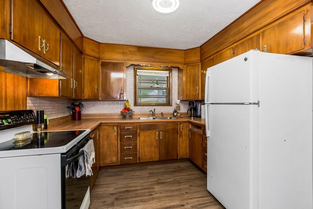 5330 N Spruce Avenue — photo 8