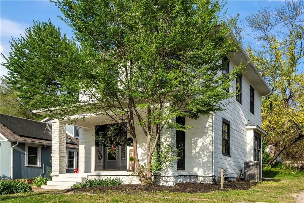 1621 S Hedges Avenue — photo 2