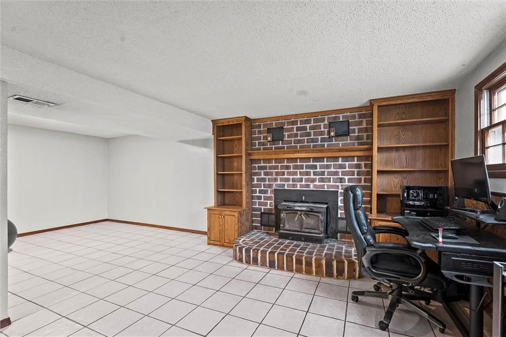 329 S Shrank Avenue — photo 20