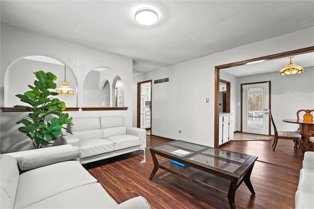 329 S Shrank Avenue — photo 4