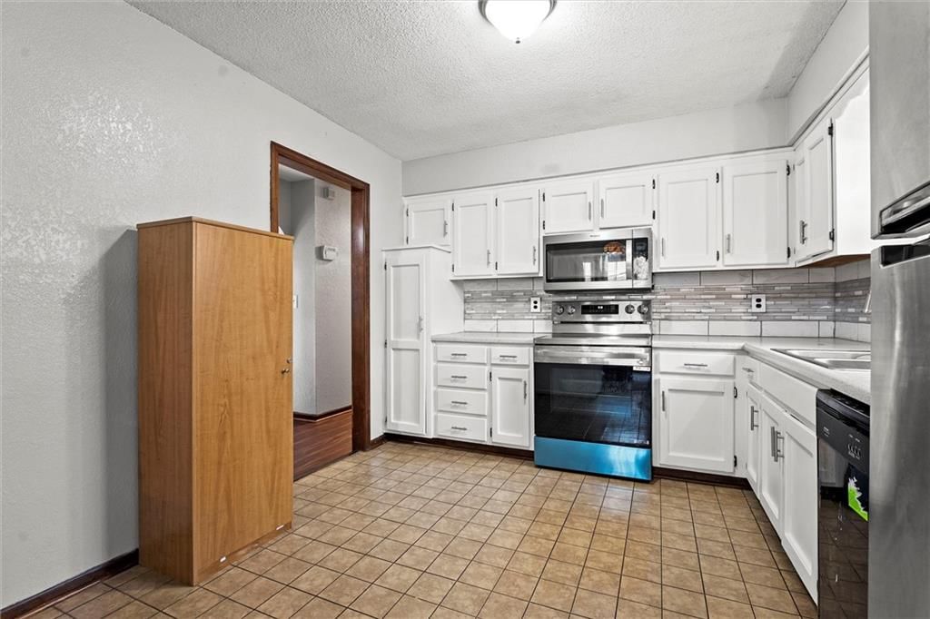 329 S Shrank Avenue — photo 7