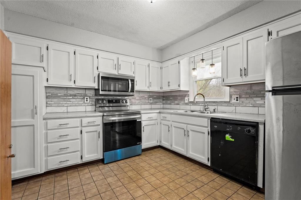 329 S Shrank Avenue — photo 8