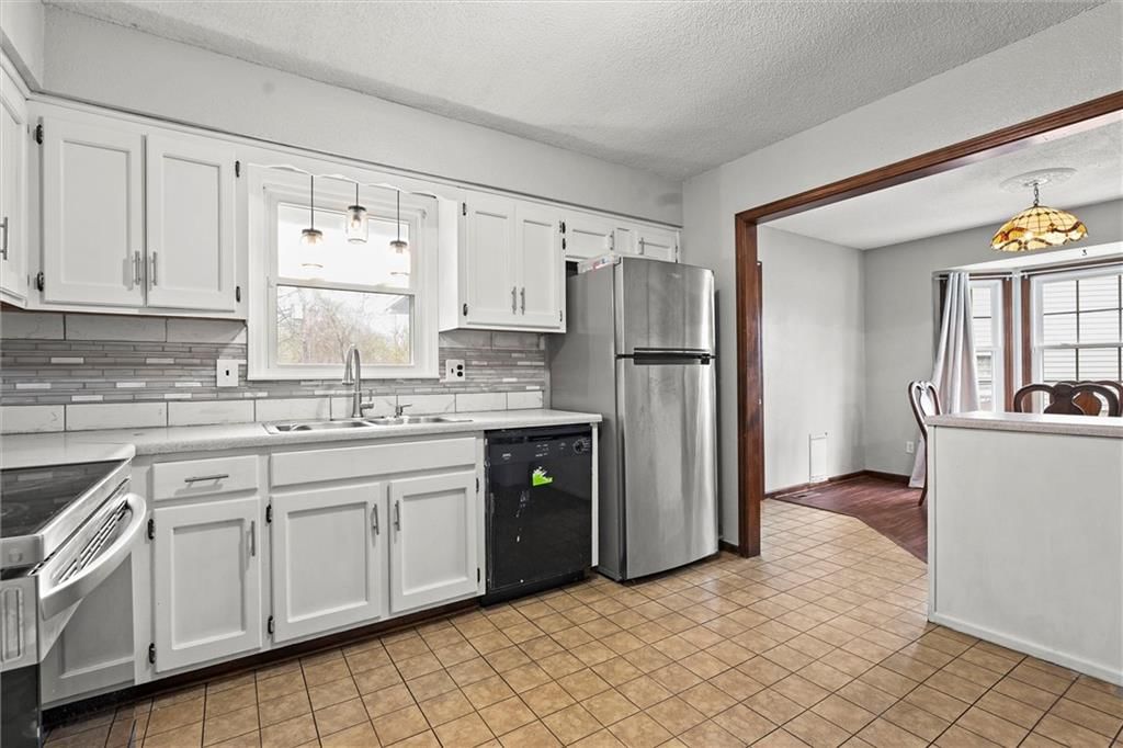 329 S Shrank Avenue — photo 9