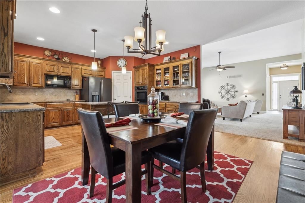 416 SW WINTERGARDEN Drive — photo 11