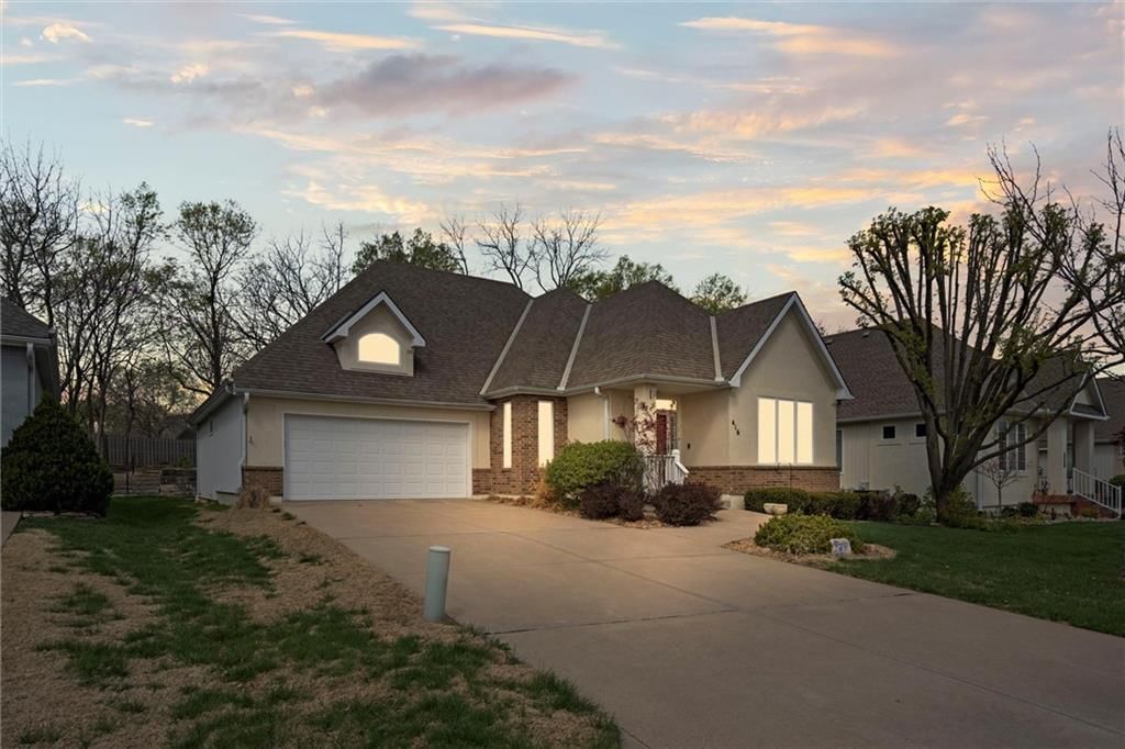 416 SW WINTERGARDEN Drive — photo 3