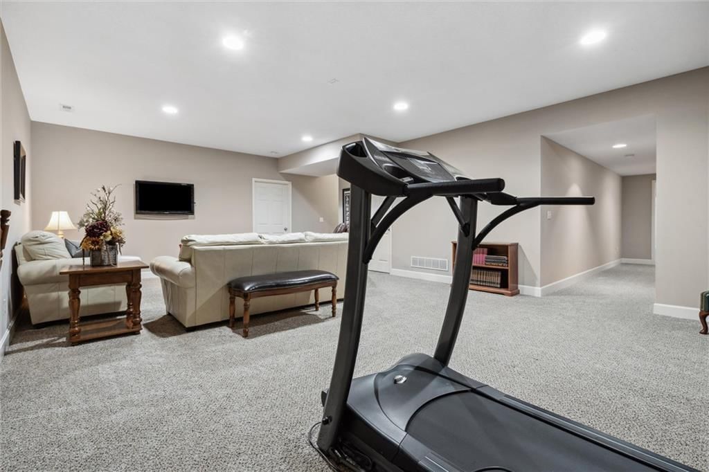 416 SW WINTERGARDEN Drive — photo 25