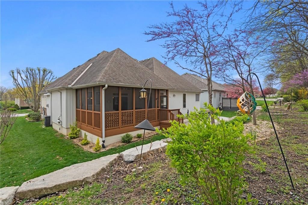 416 SW WINTERGARDEN Drive — photo 31