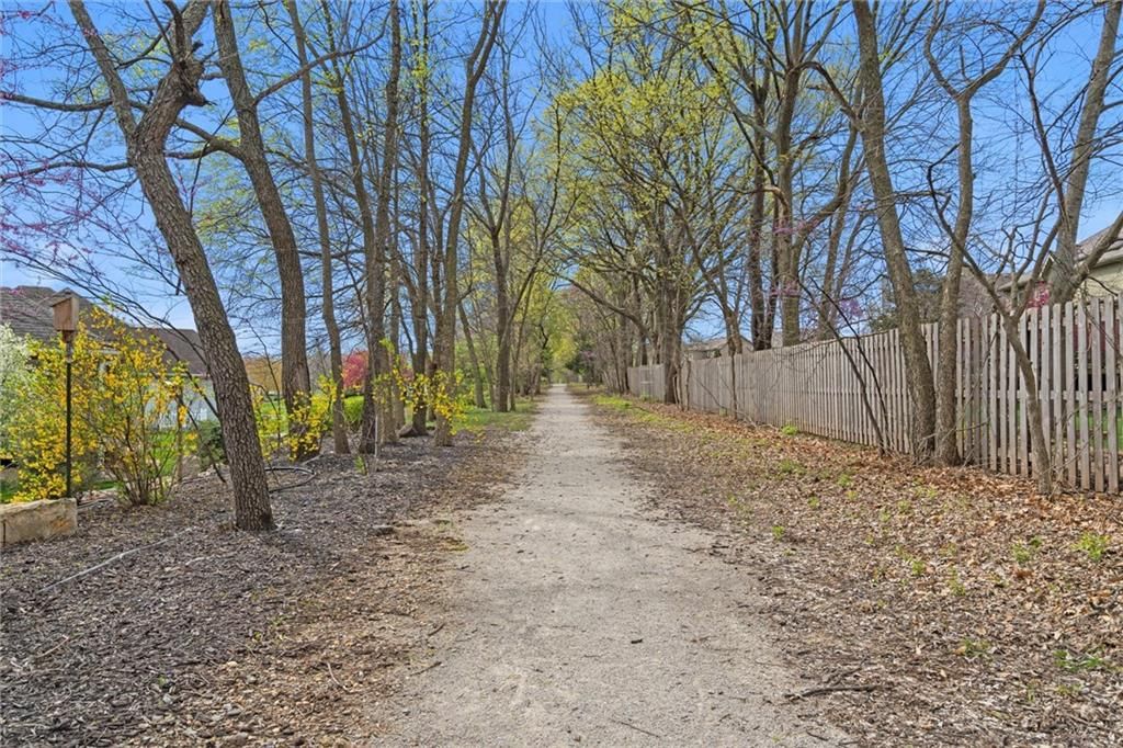 416 SW WINTERGARDEN Drive — photo 33