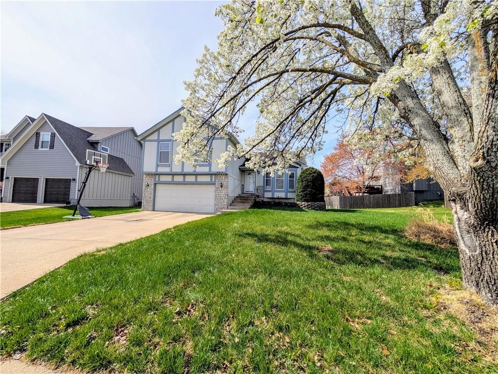 8815 W 128th Street — photo 2
