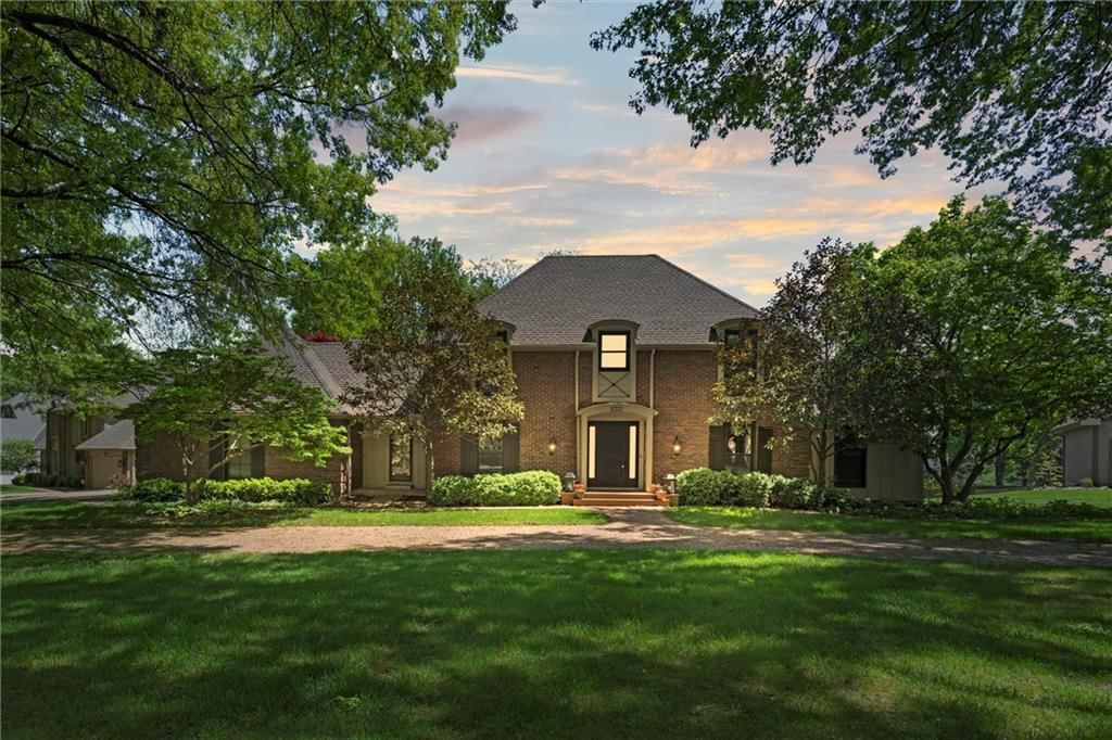8321 W 102nd Street, Overland Park, KS