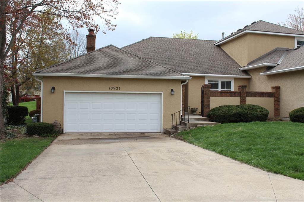 10921 W 98th Street, Overland Park, KS