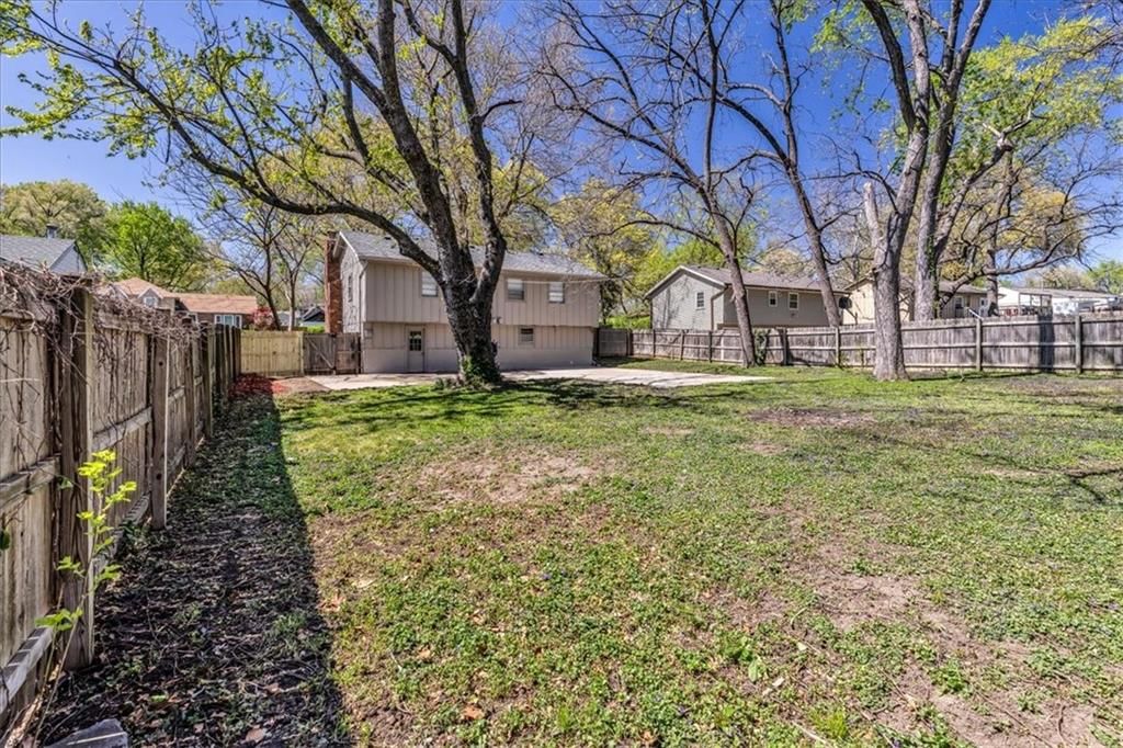 8221 Hamilton Drive — photo 23