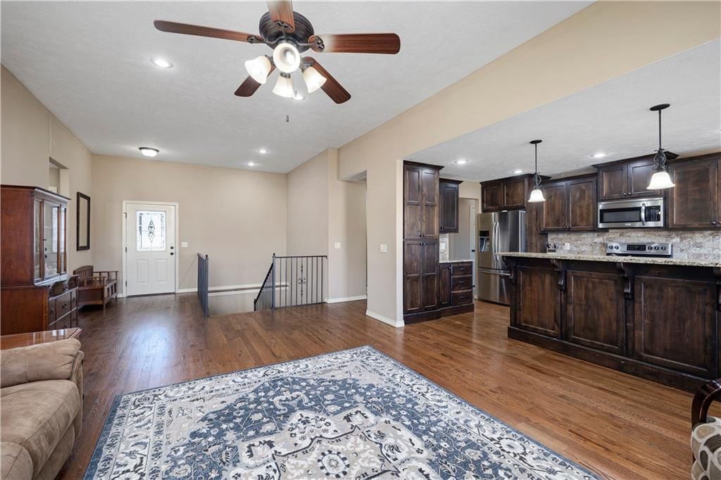 2711 W Colton Avenue — photo 3