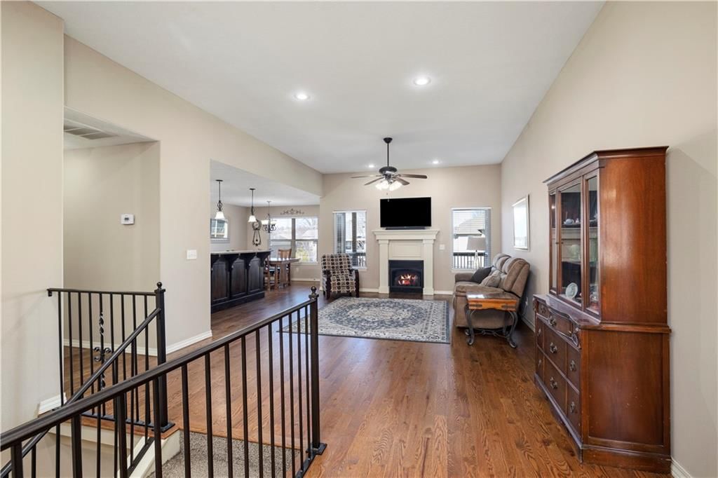 2711 W Colton Avenue — photo 4
