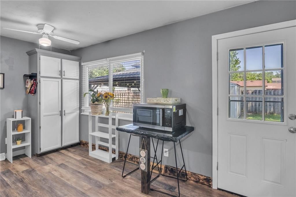 325 E Mason Street — photo 11