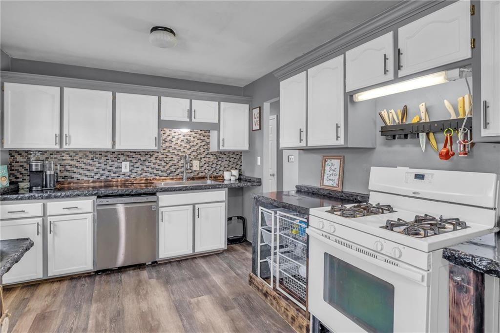 325 E Mason Street — photo 12