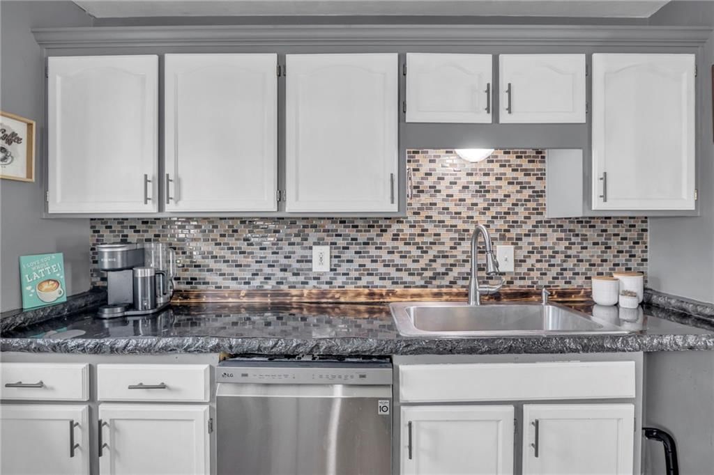 325 E Mason Street — photo 14