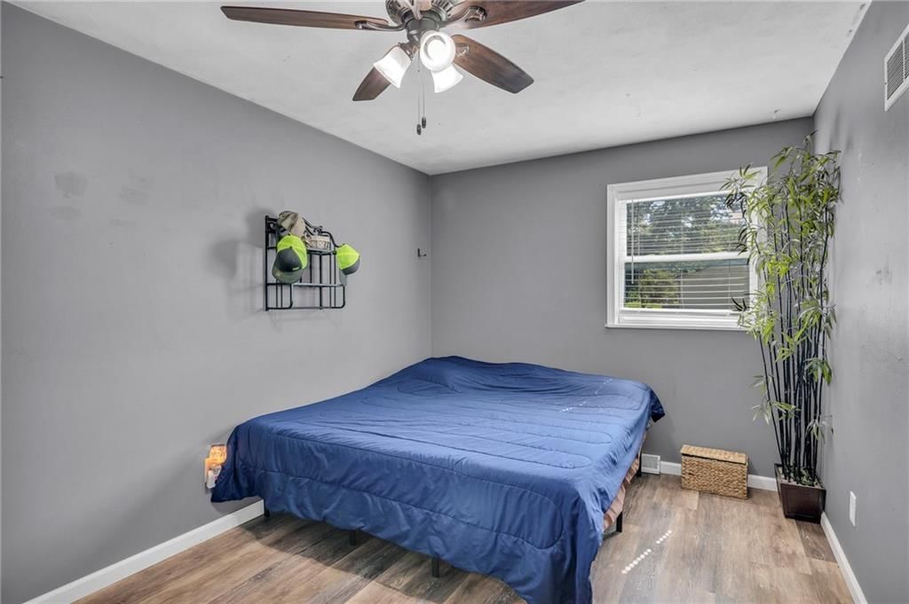 325 E Mason Street — photo 15