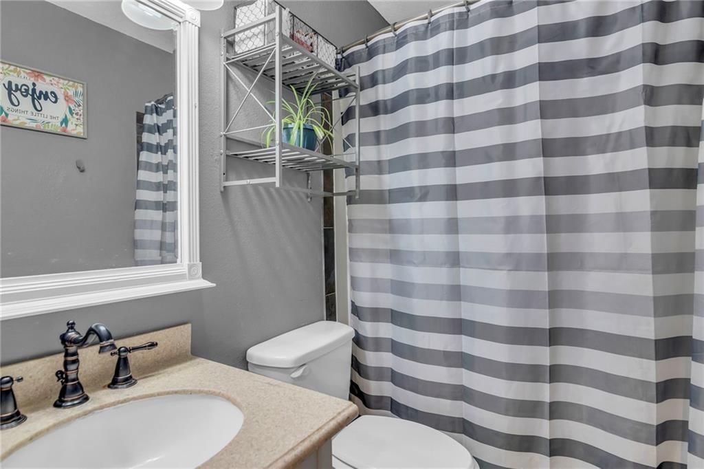 325 E Mason Street — photo 17