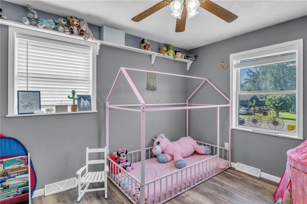 325 E Mason Street — photo 18
