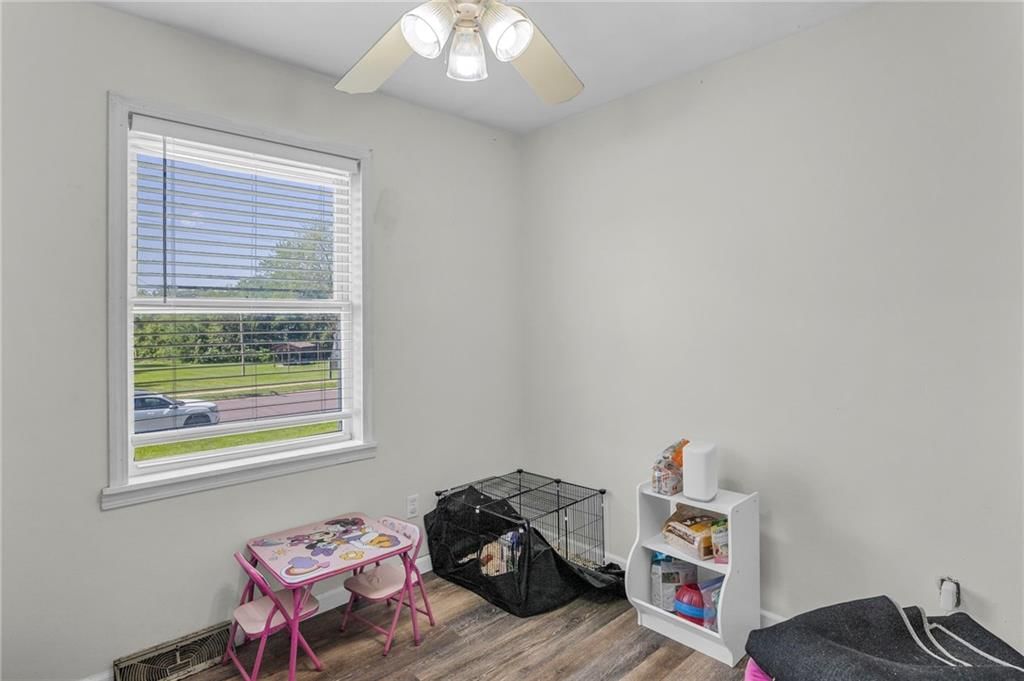 325 E Mason Street — photo 21