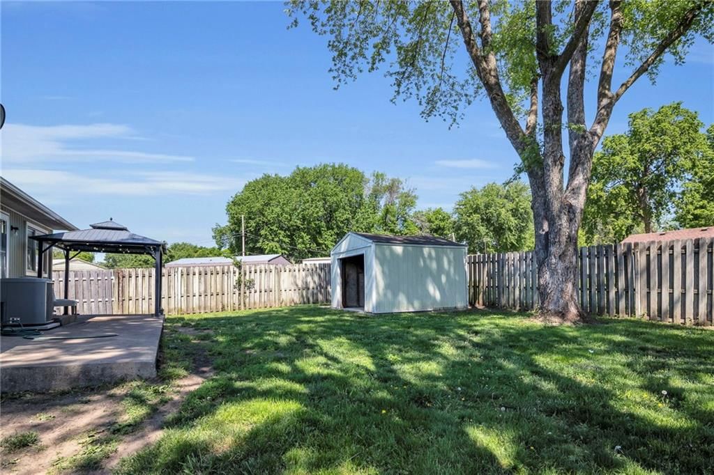 325 E Mason Street — photo 26