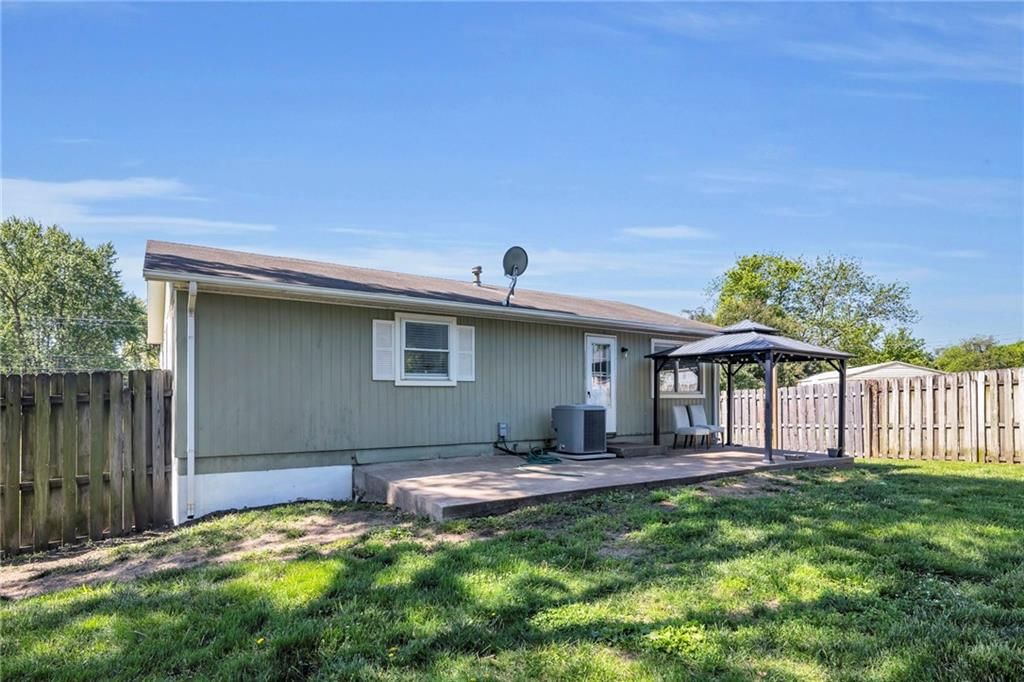 325 E Mason Street — photo 30