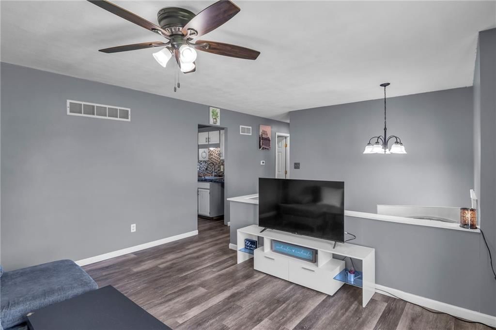 325 E Mason Street — photo 8