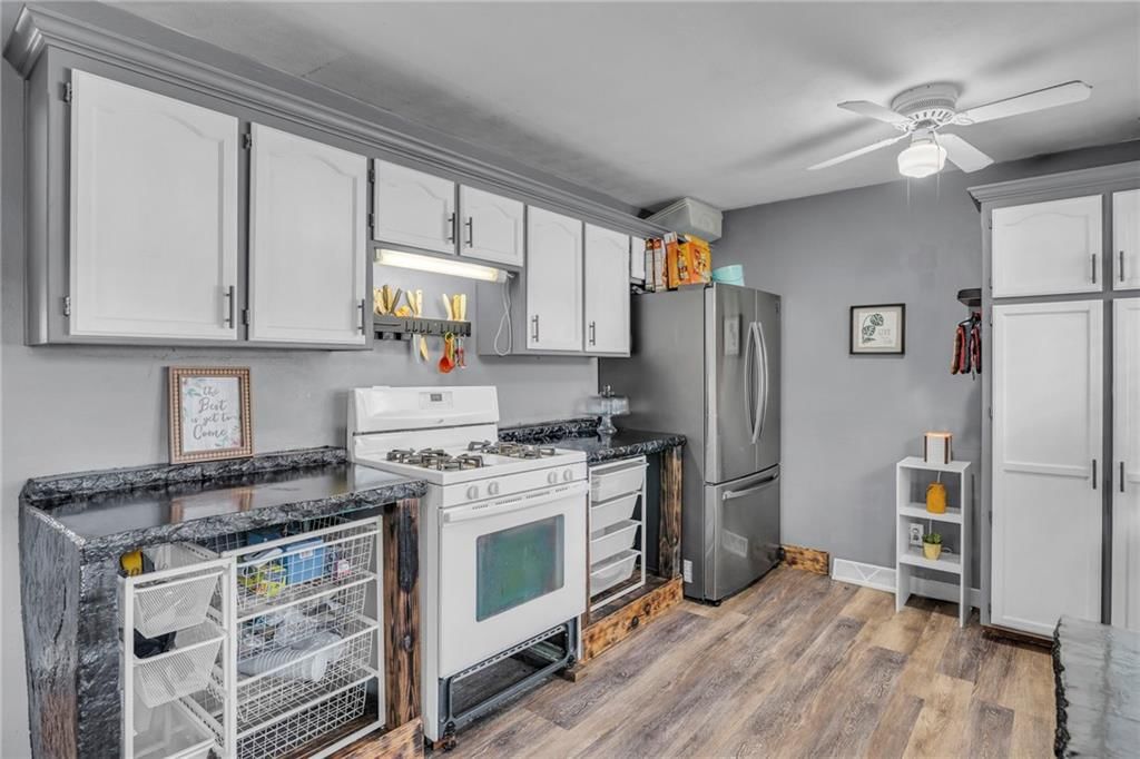 325 E Mason Street — photo 10