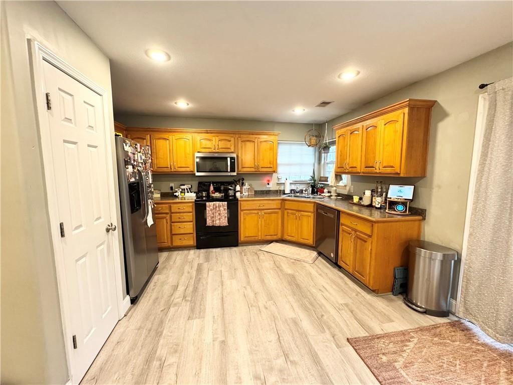 962 E Market Street — photo 11
