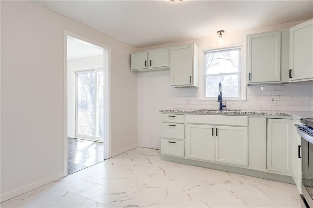 836 N 84th Drive — photo 8