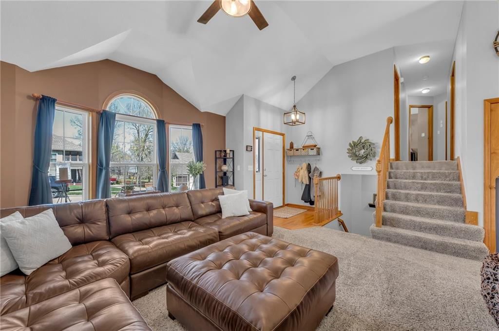 209 Lakeview Drive — photo 4