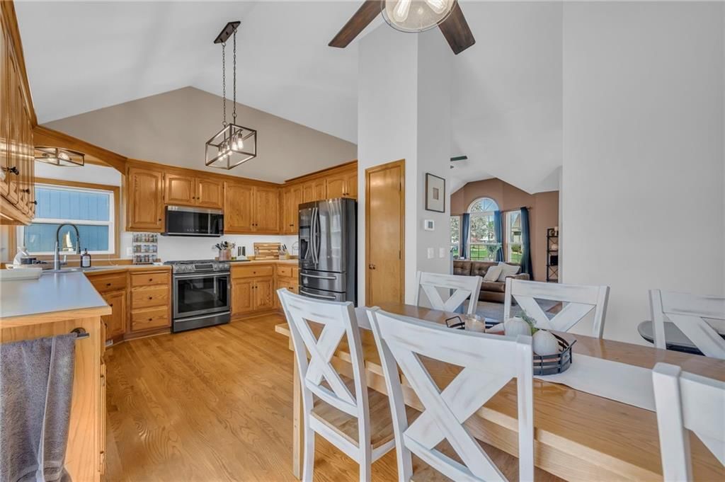 209 Lakeview Drive — photo 8