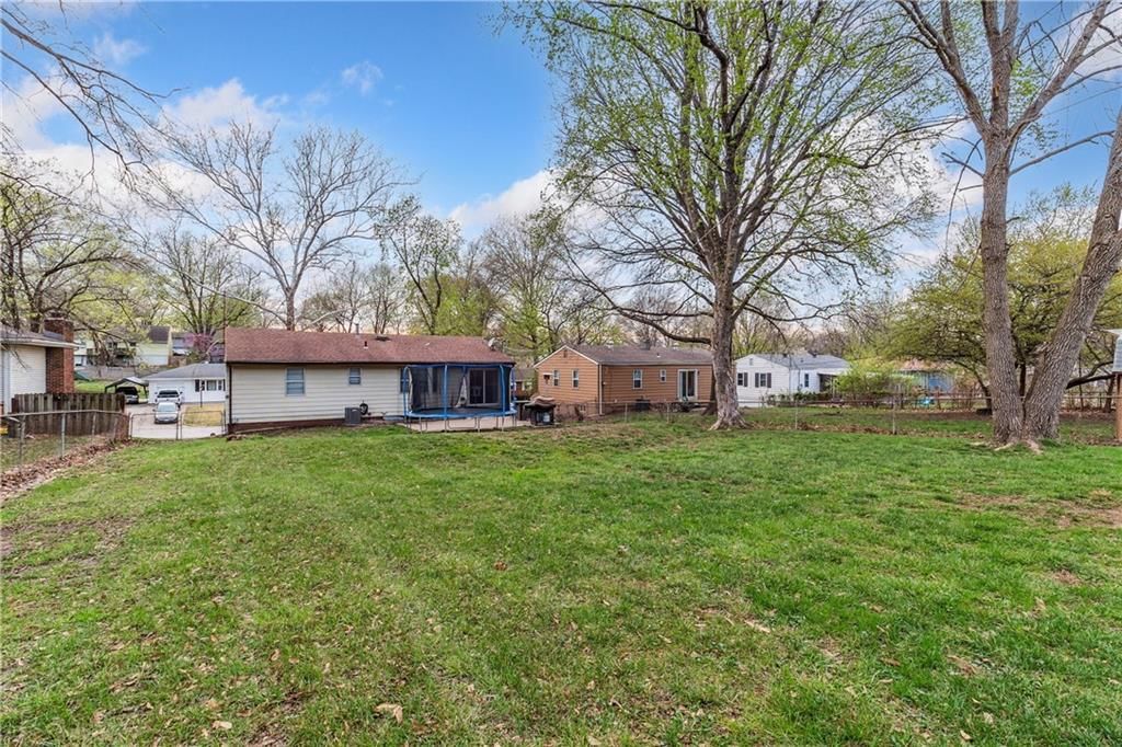 5653 N Tullis Avenue — photo 19