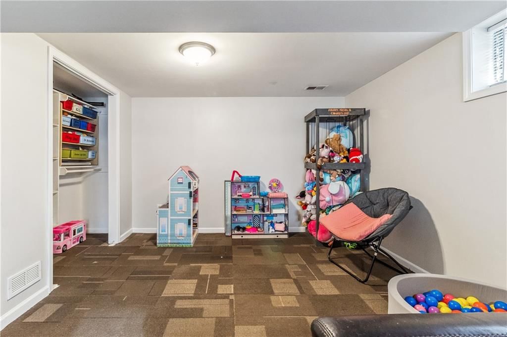 5653 N Tullis Avenue — photo 9