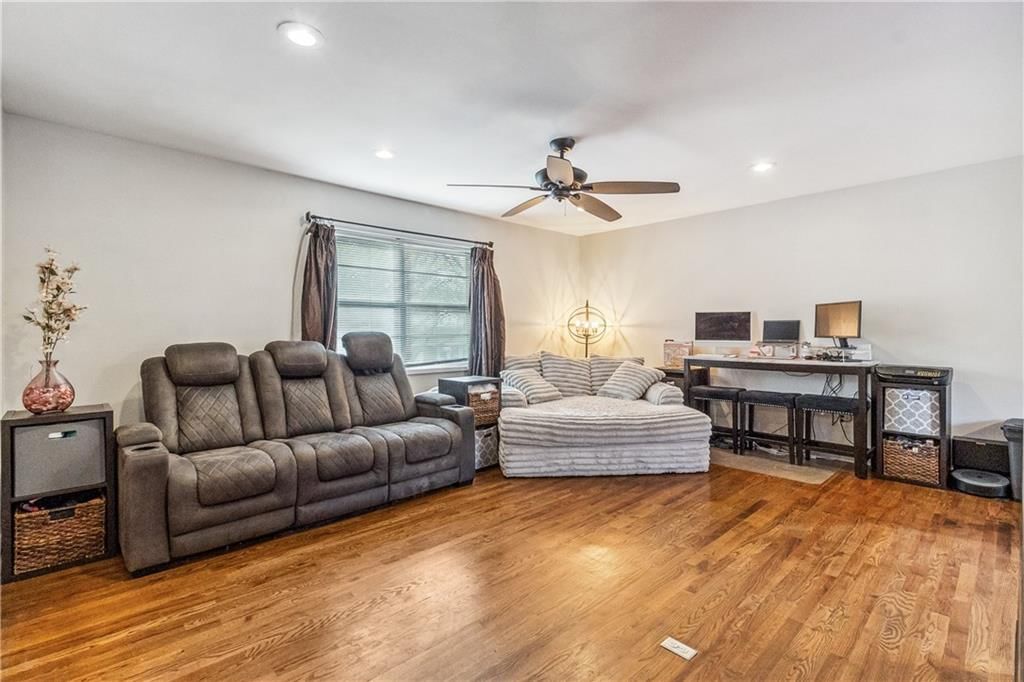 5653 N Tullis Avenue — photo 10