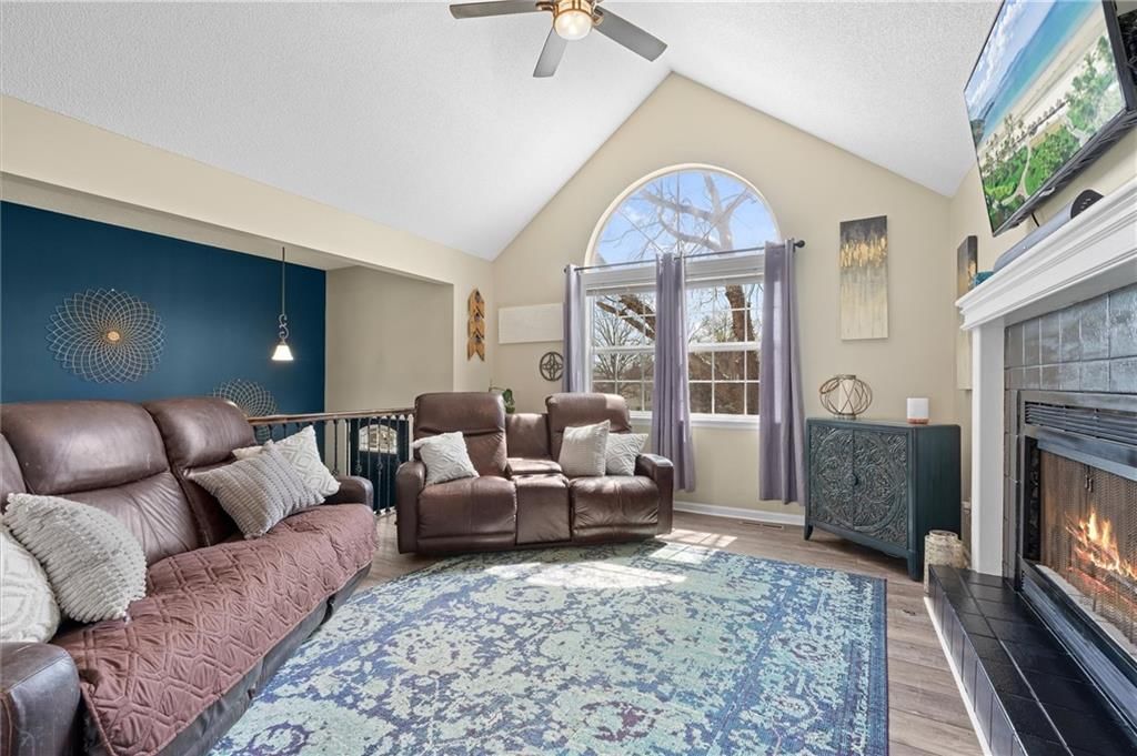 312 NE Bristol Place — photo 2