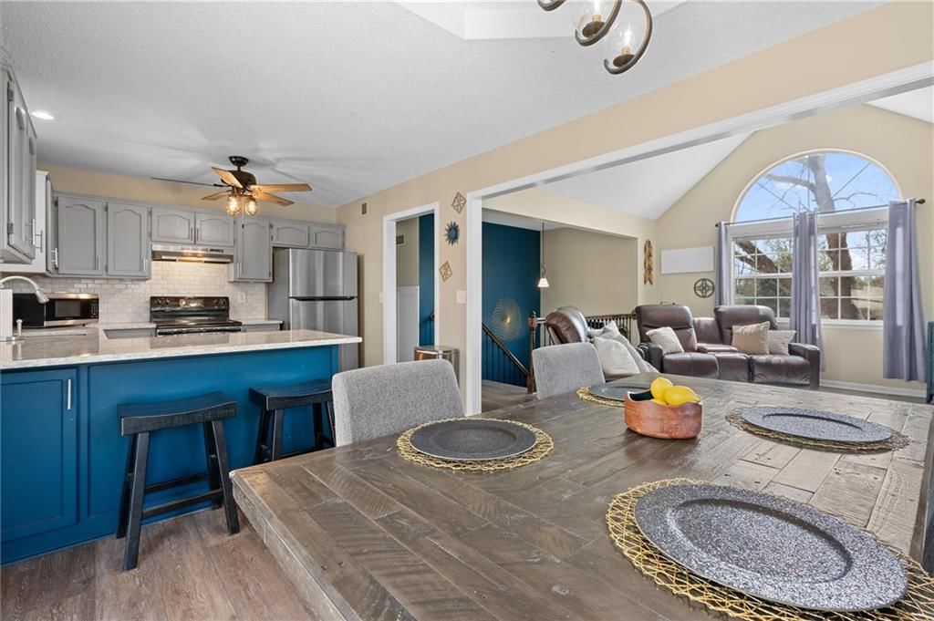 312 NE Bristol Place — photo 6